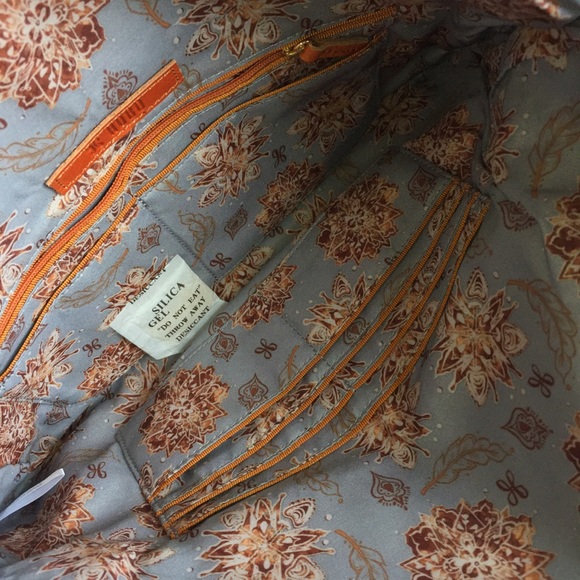 Hobo RAINE oversized leather clutch in ASH - Picture 6 of 8